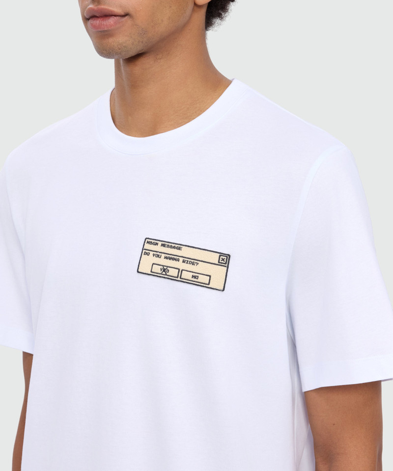White long-sleeve cotton jersey T-shirt with patch on the chest. 5