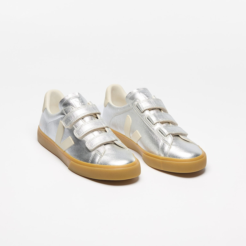 VEJA RECIFE LEATHER SILVER PIERRE outlook