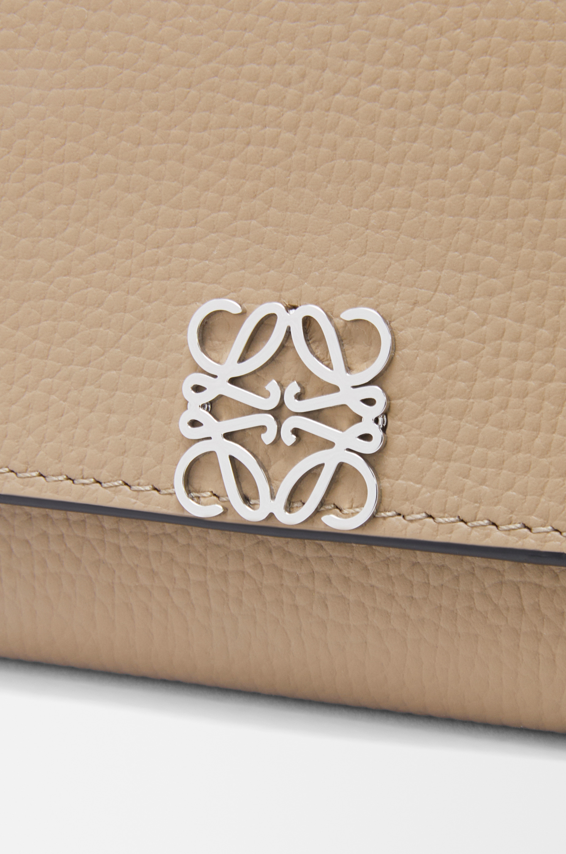 Anagram continental wallet in pebble grained calfskin - 5
