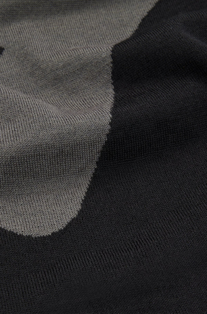 LOGO-JACQUARD SCARF는 벽에 담긴 4