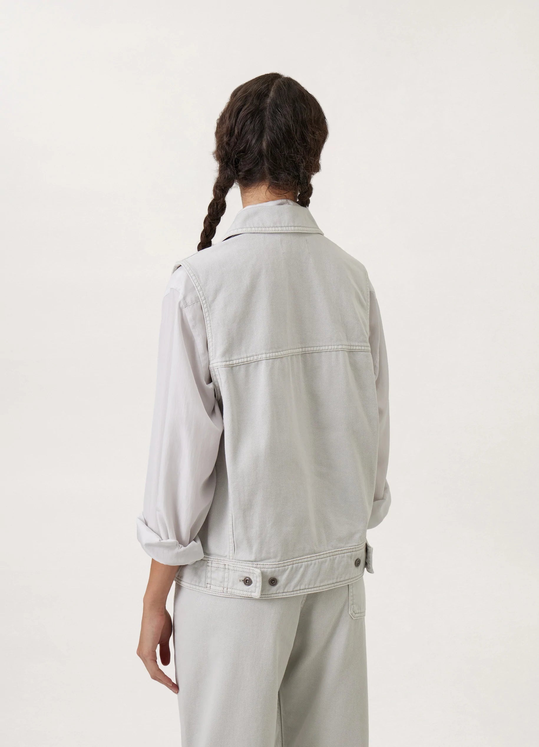 DENIM SLEEVELESS JACKET
SNOWY DENIM - 3