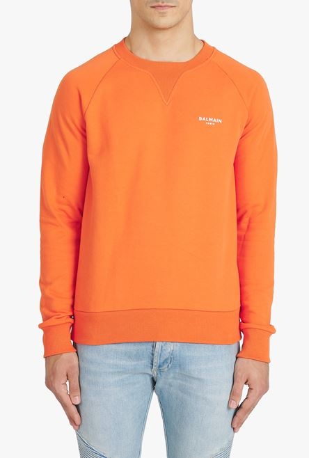 Bright orange eco-designed cotton sweatshirt with small flocked white Balmain Paris logo - 5