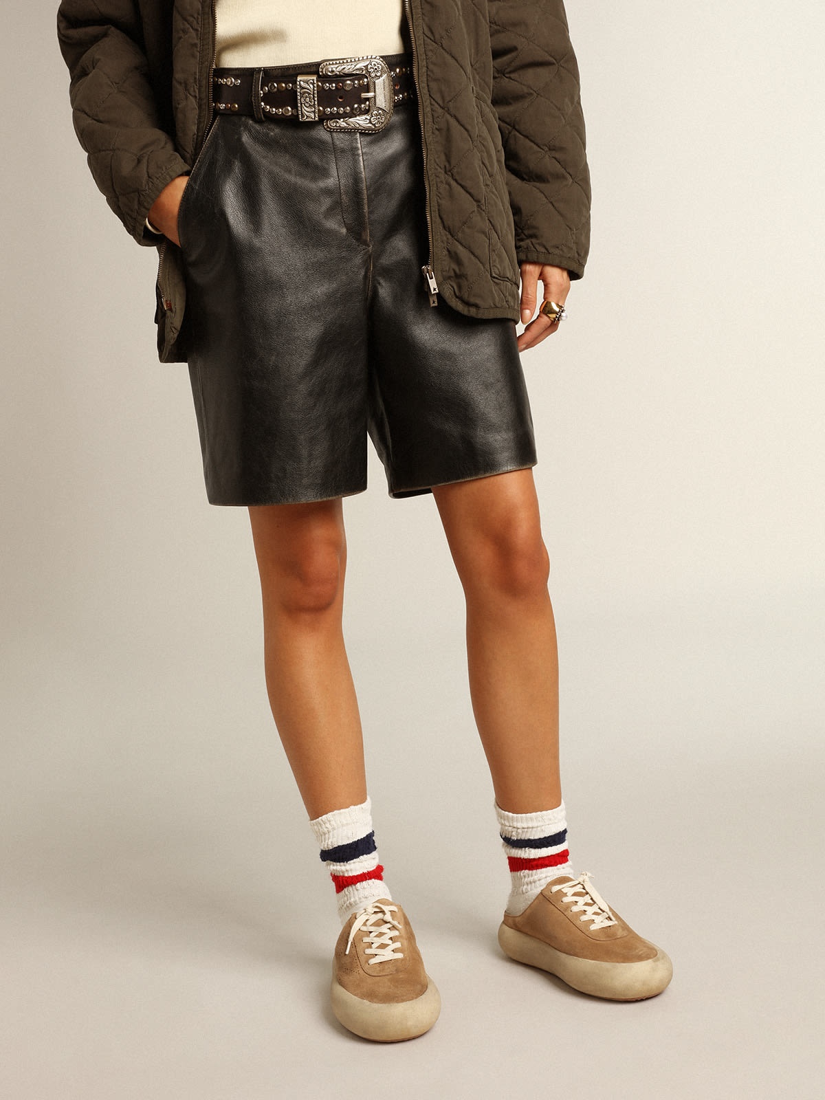 Black leather Bermuda shorts with lived-in effect - 2