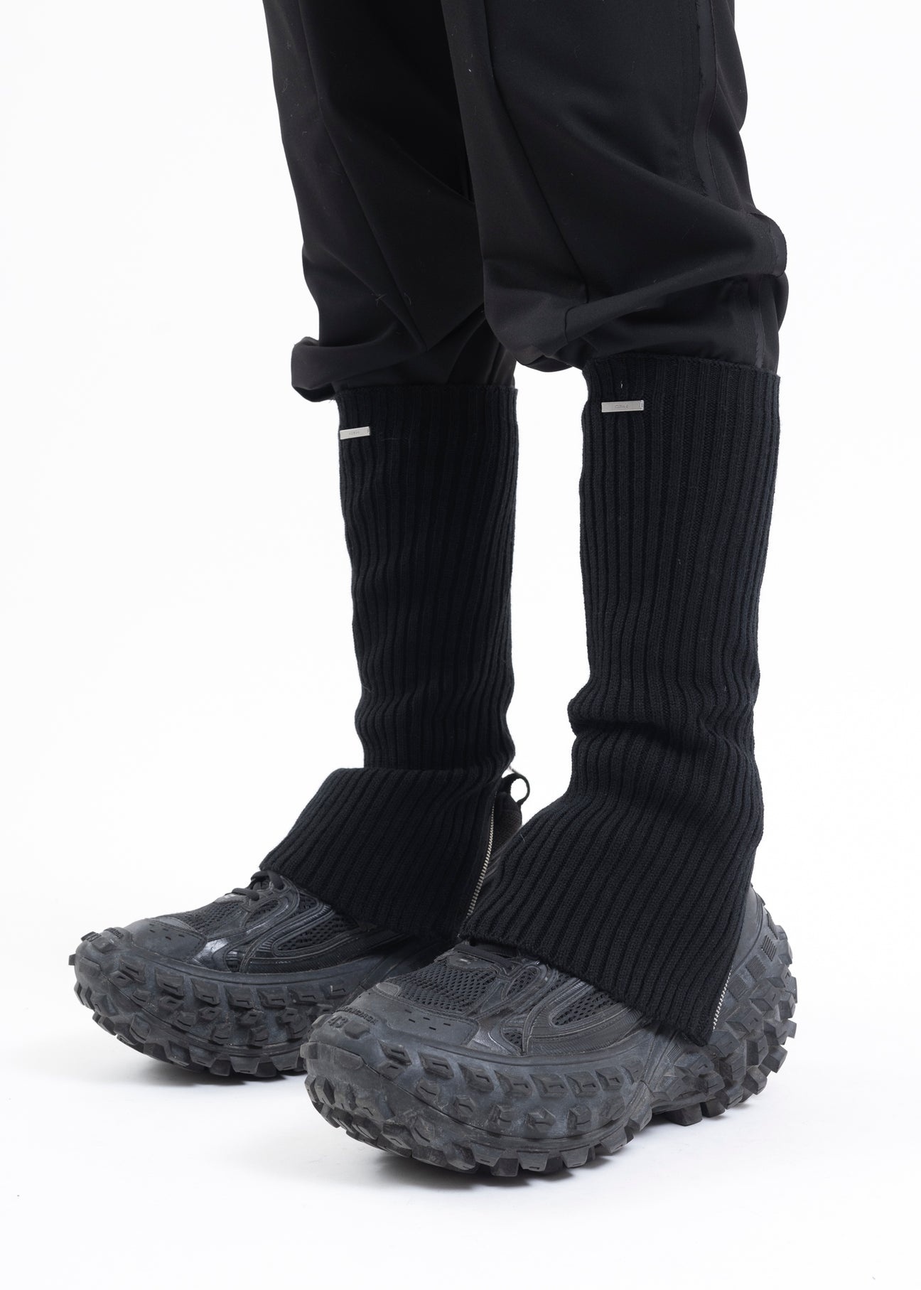 BLACK ZIPPERED LEG SLEEVES - 1