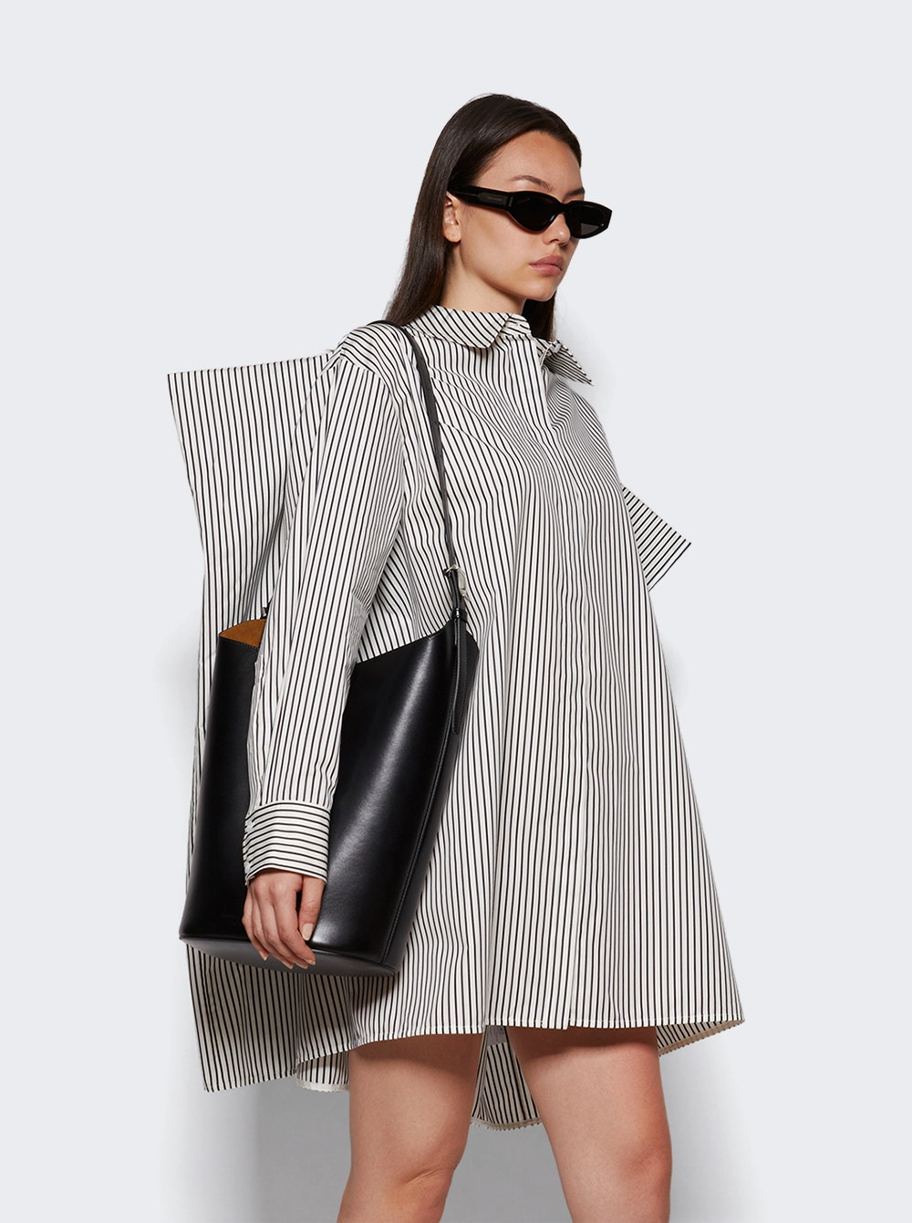 Brant Bucket Bag In Smooth Calf Leather Black - 2
