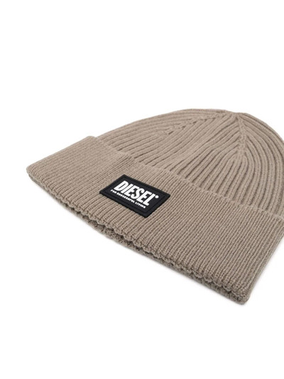 Diesel logo-patch ribbed beanie outlook