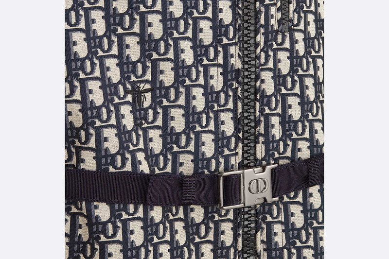 Hooded Sleeveless Vest 3