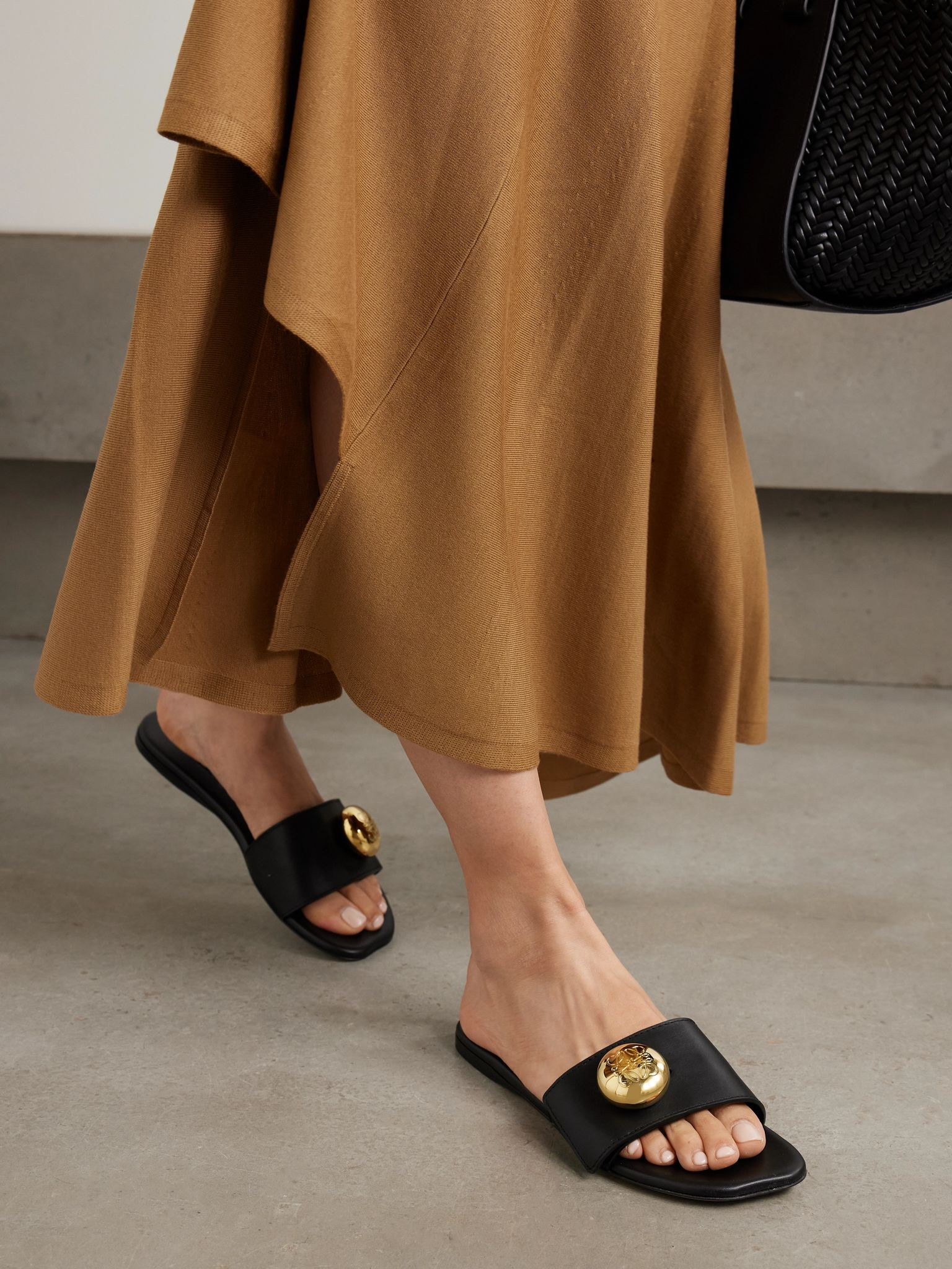 Pebble embellished leather slides Black - 2