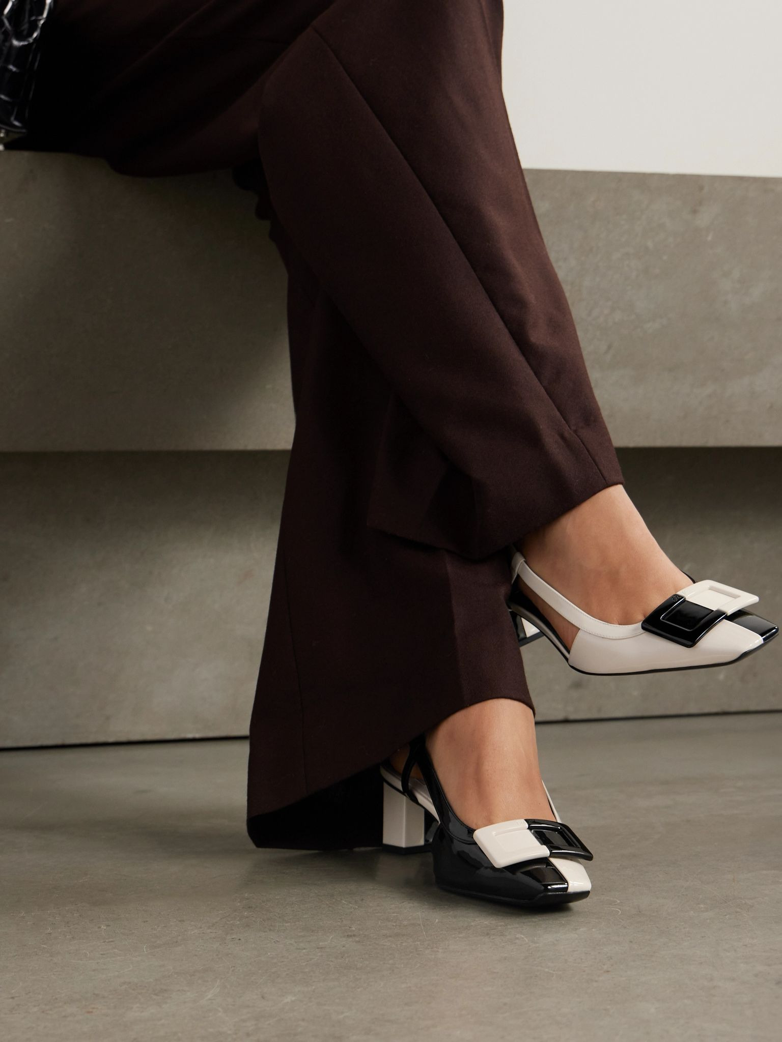 Belle Vivier 45 two-tone patent-leather slingback pumps White - 2