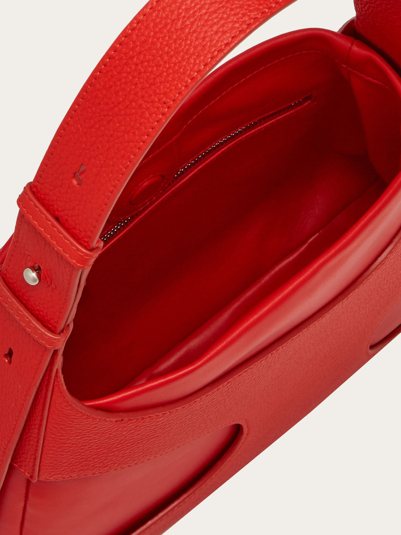 Shoulder bag with cut-out detailing (M) 5