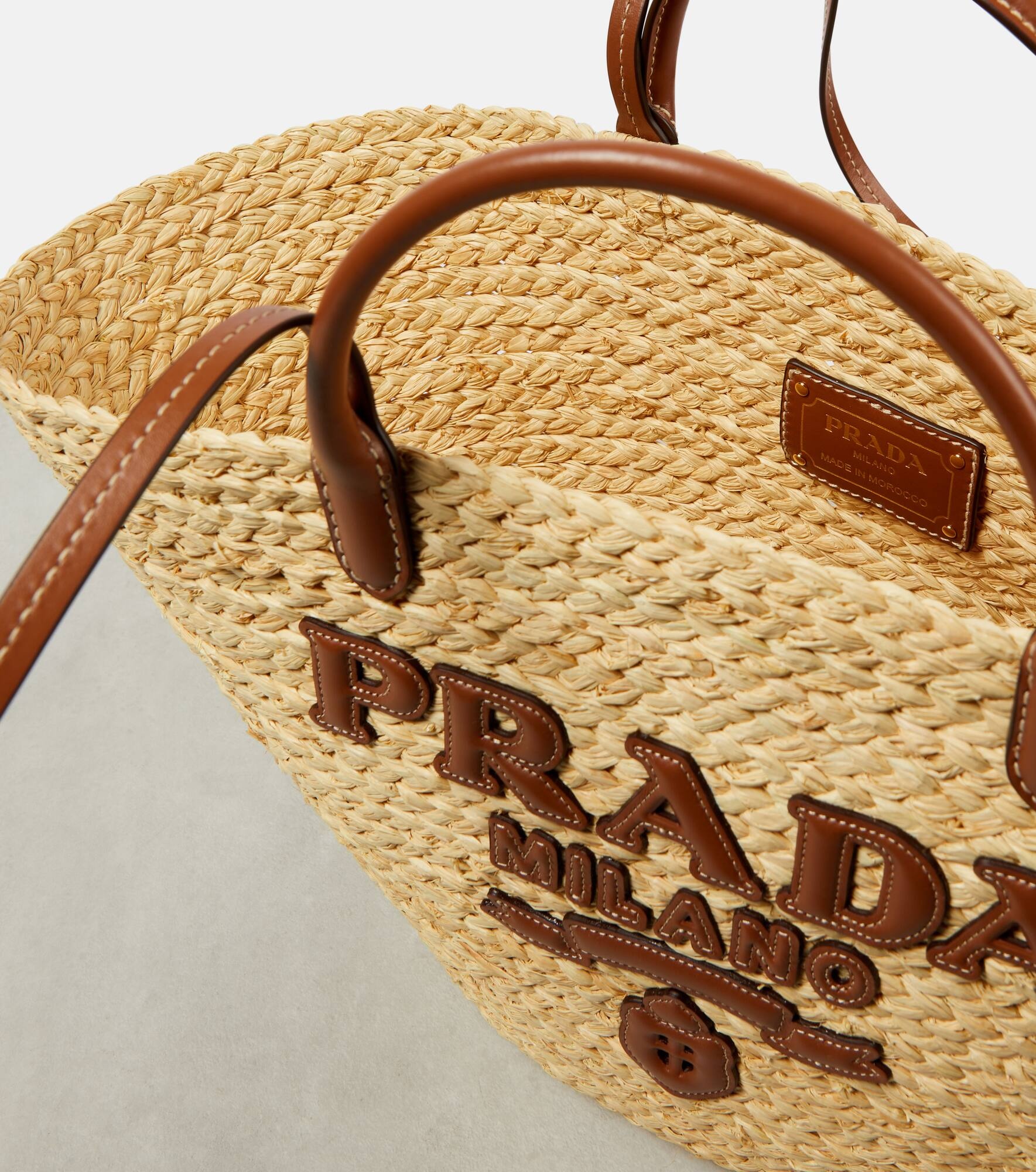 Logo leather-trimmed raffia basket bag - 3