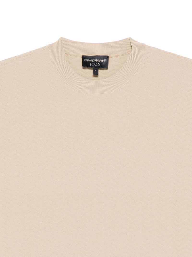 textured short-sleeve T-shirt 3