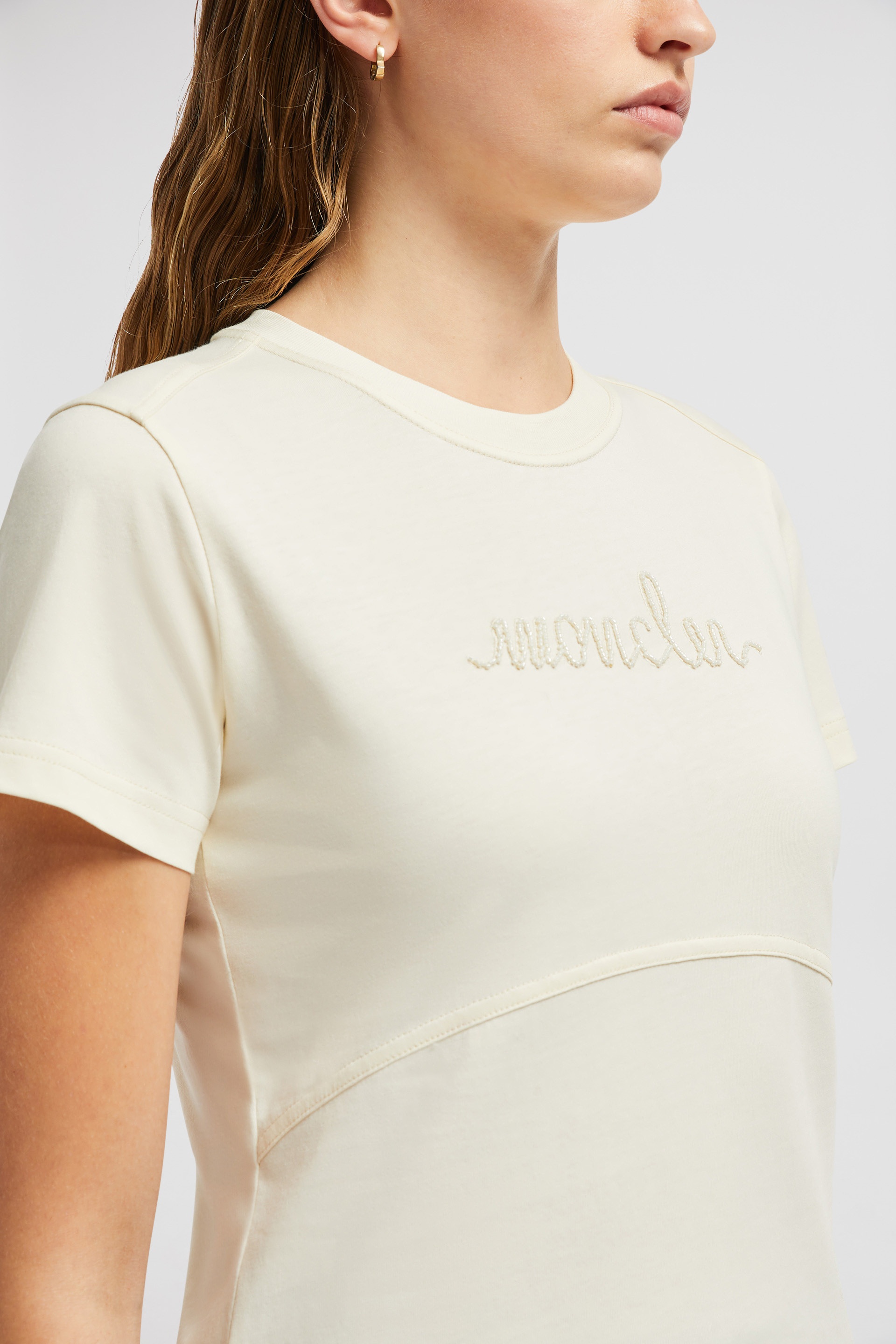 【MONCLER】BEADED LOGO T-SHIRT●K20938C0001989AIJ034 Moncler Beaded Logo T-Shirt | REVERSIBLE