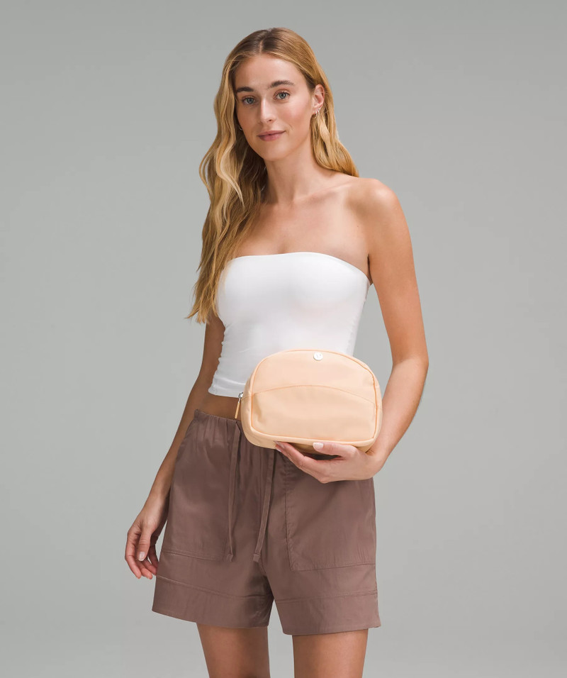 lululemon City Essentials Pouch 2L outlook