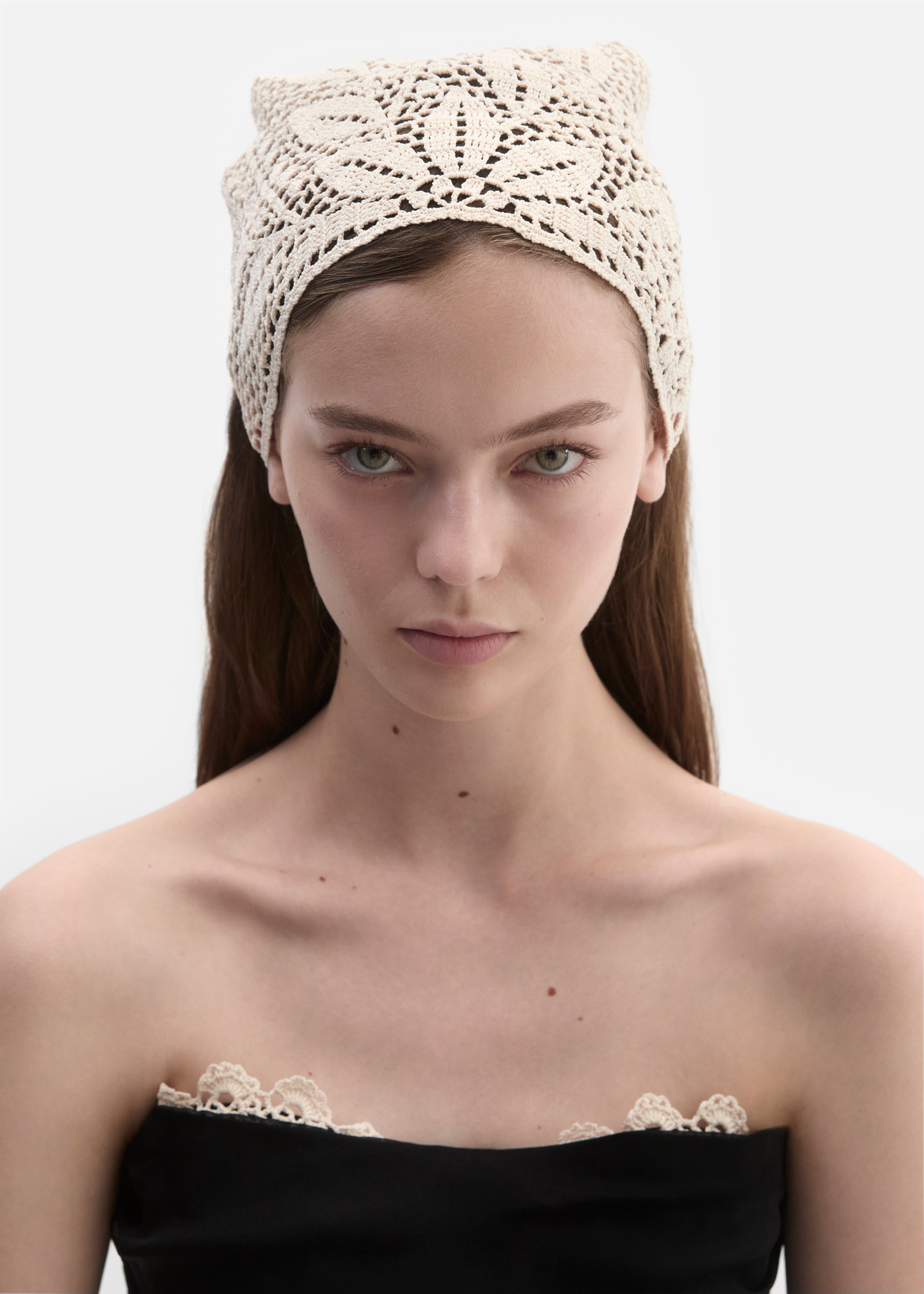 Crochet triangle scarf in cream - 2