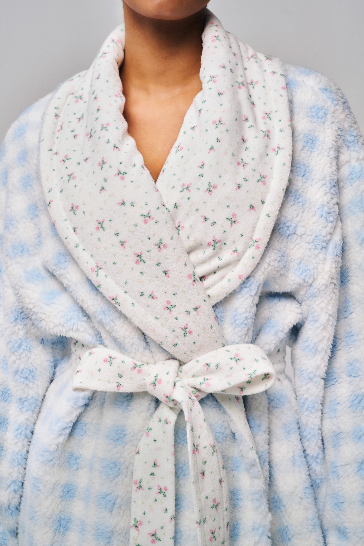 COZY CLOUD REVERSIBLE ROBE - 8