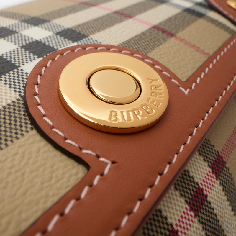 Burberry Top Handle Note Bag outlook