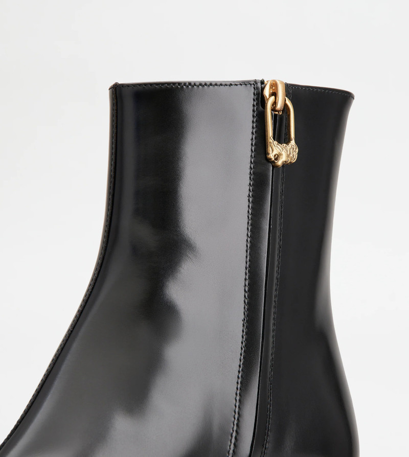 PLATFORM ANKLE BOOTS IN LEATHER - BLACK 4