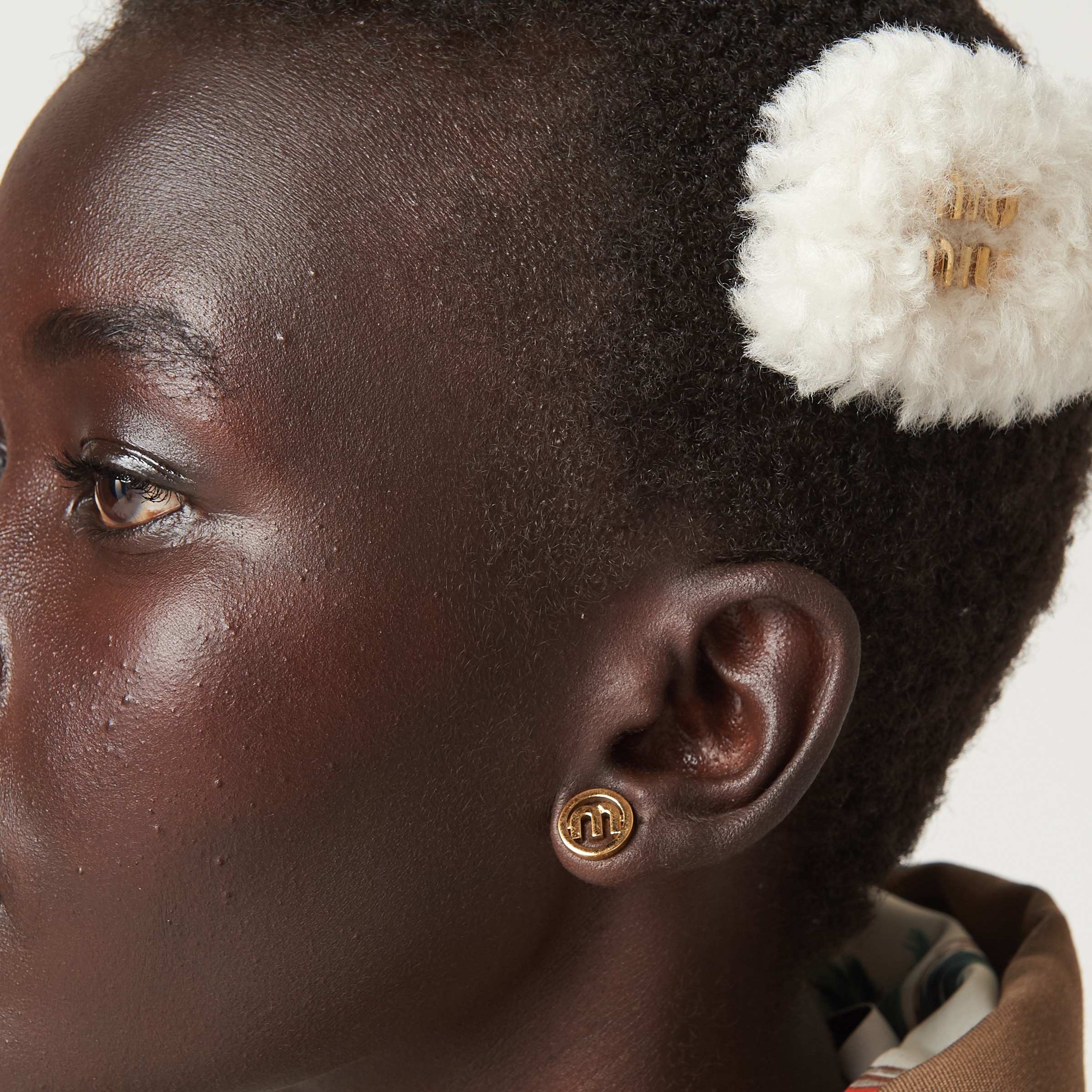 Shearling hair clip - 1