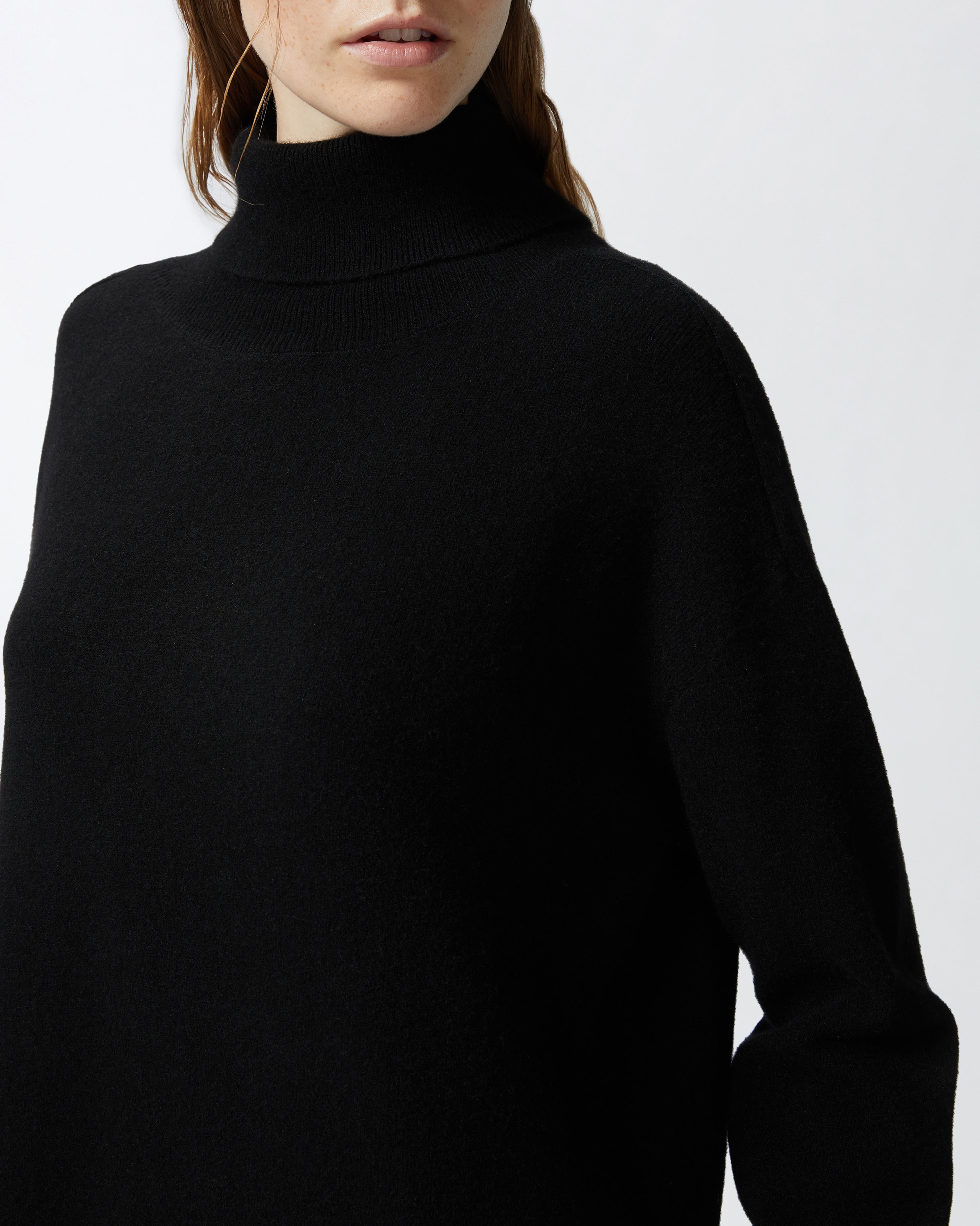 CASHMERE-BLEND TURTLENECK DRESS WITH FRONT SLIT - 5
