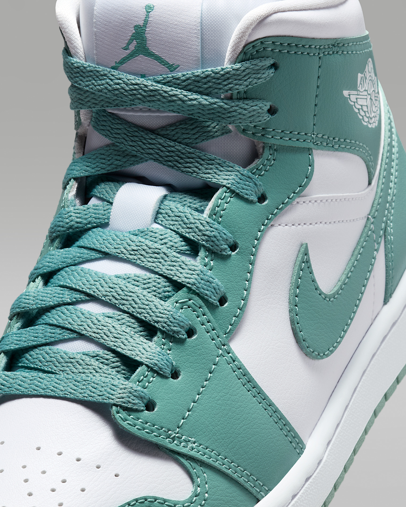 Air Jordan 1 Mid Women's Shoes - 7