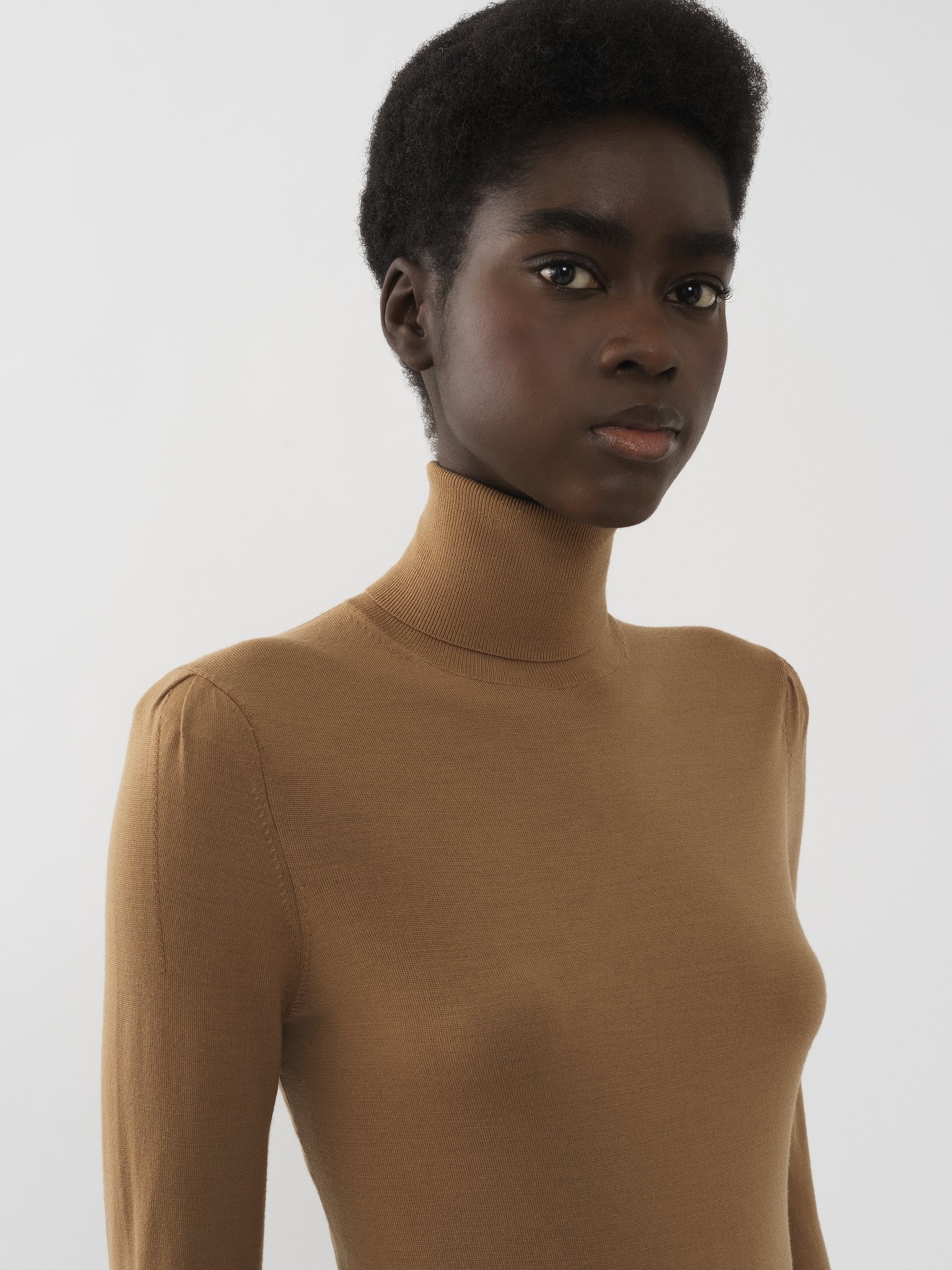 SCALLOPED HIGH-NECK TOP - 2