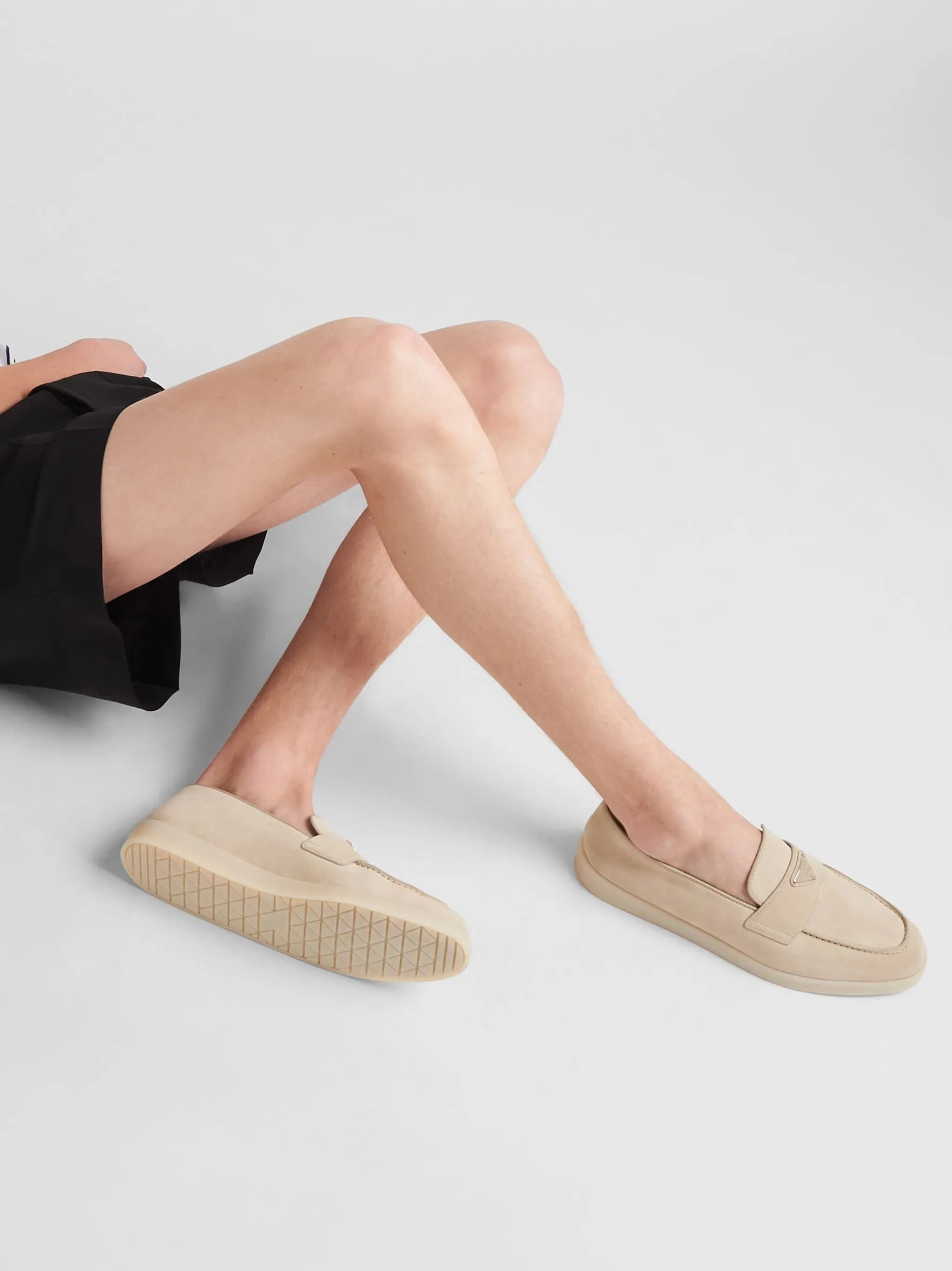 enamel triangle logo-plaque suede loafers - 6