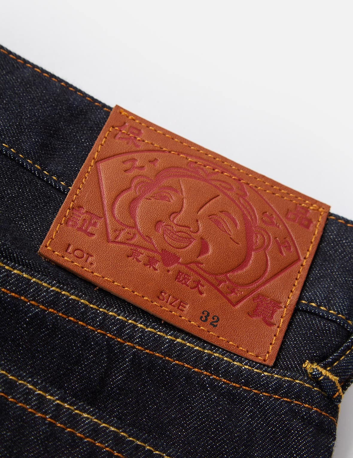 BROCADE SEAGULL APPLIQUÉ DENIM SHORTS - 11