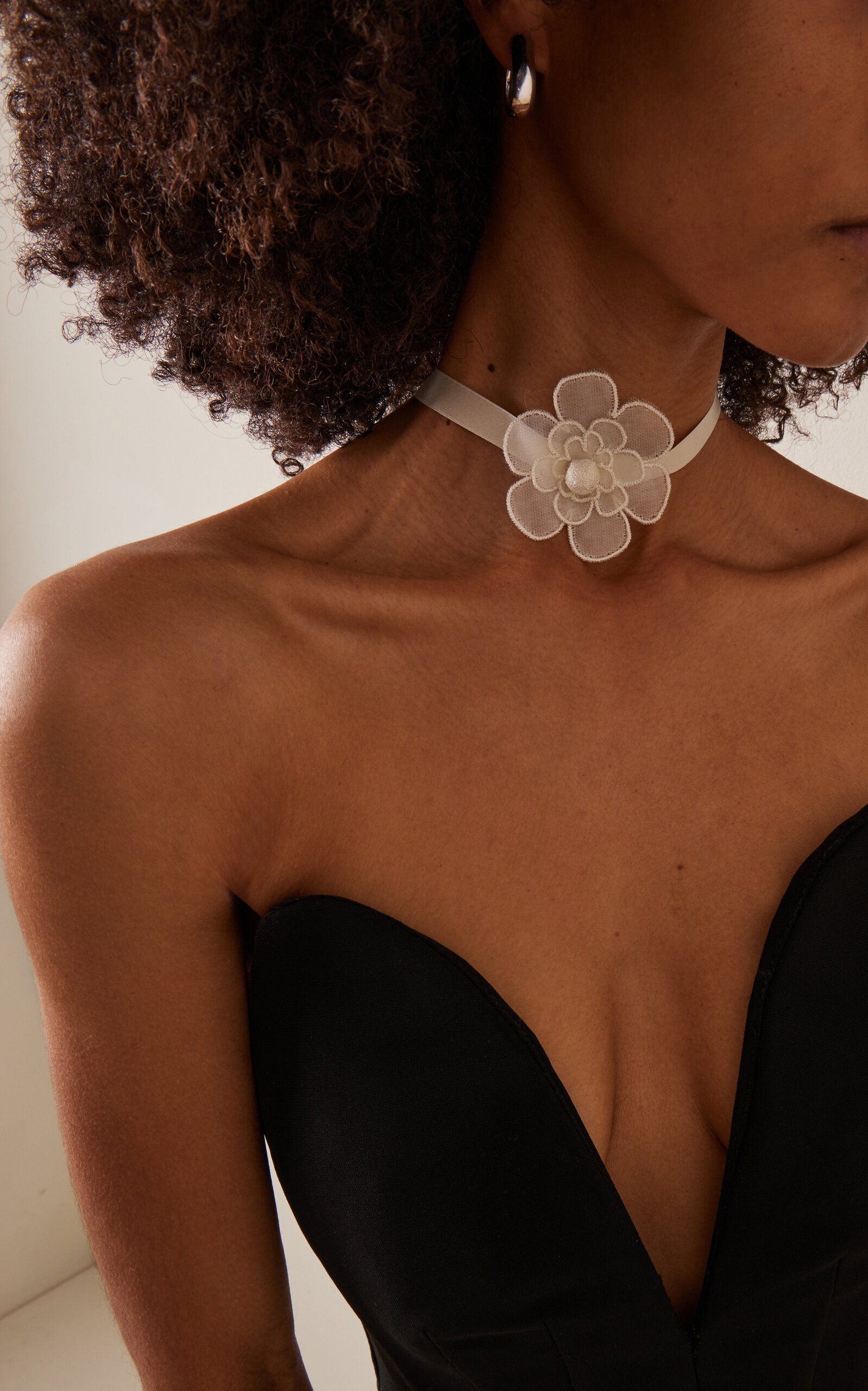 Susanna Flower-Detailed Silk Ribbon Necklace white - 2