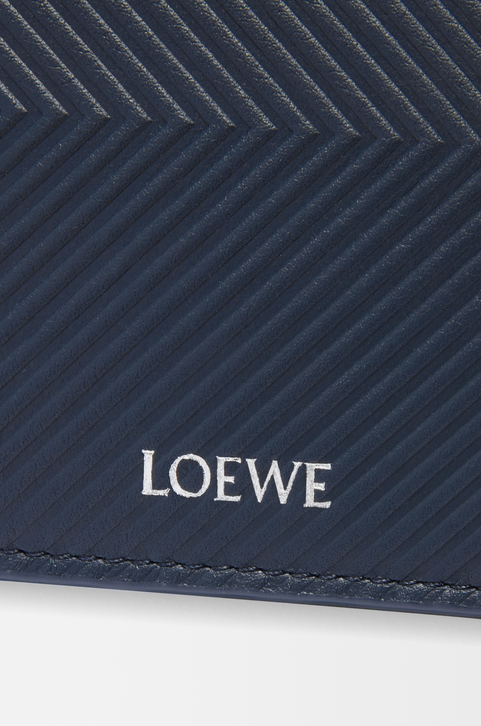 Bifold coin wallet in textured classic calfskin - 5