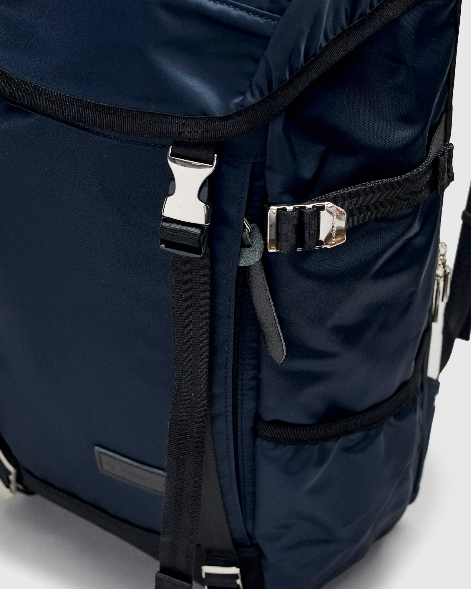 Lightning V2 Backpack in Navy - 9