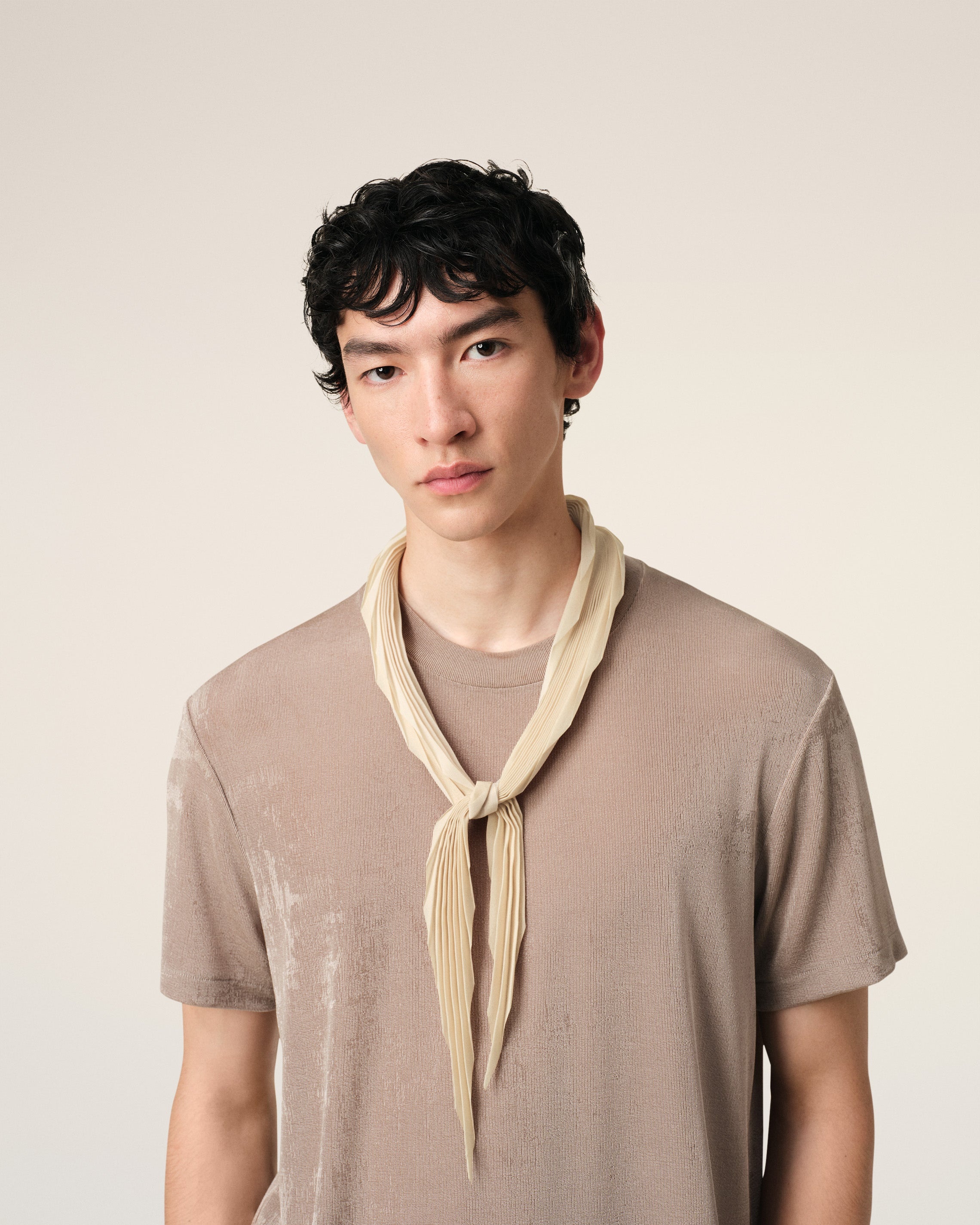 BEIGE PLEATED DIAMOND SHAPED SCARF - 2