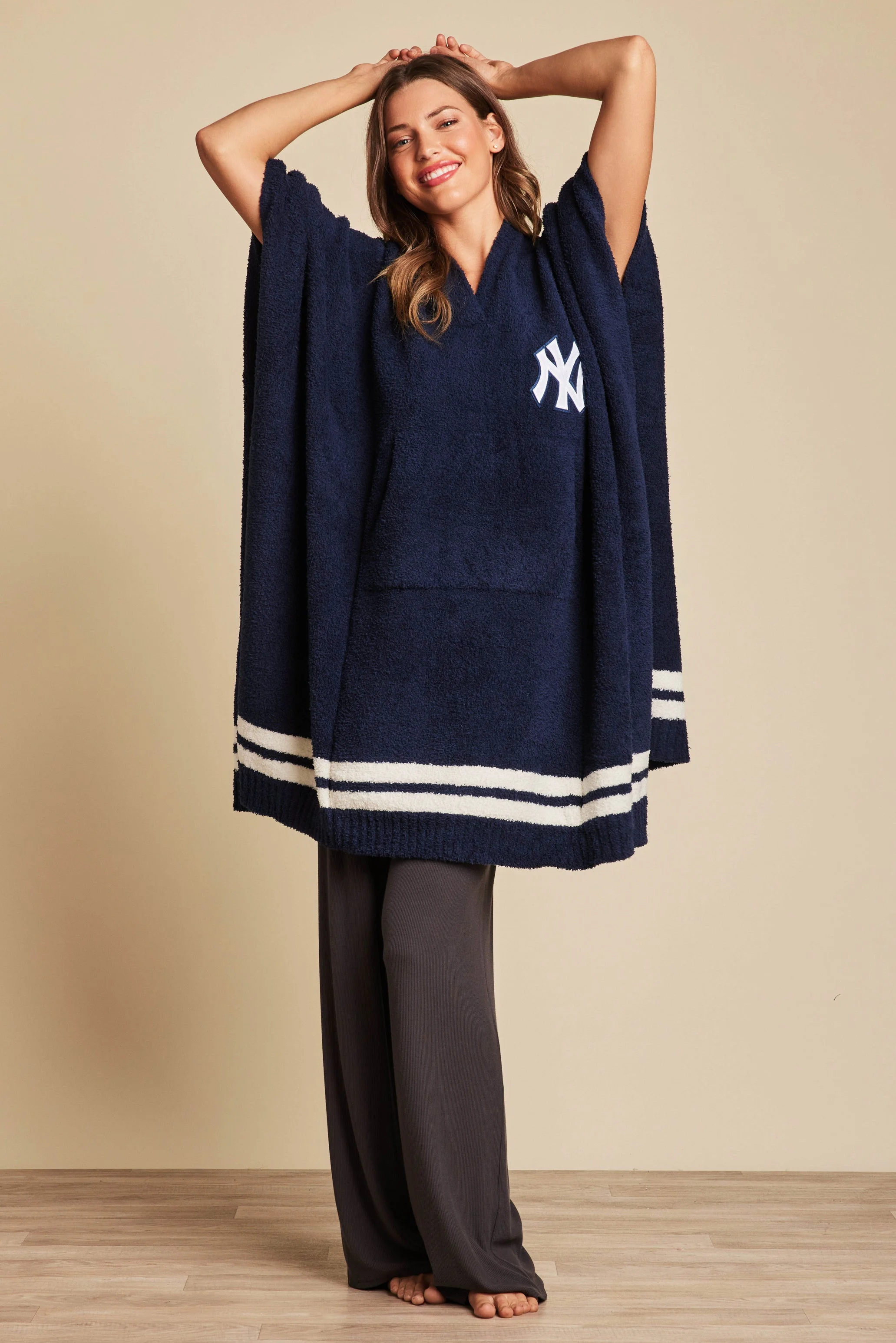CozyChic® New York Yankees™ 3 in 1 Poncho - 1
