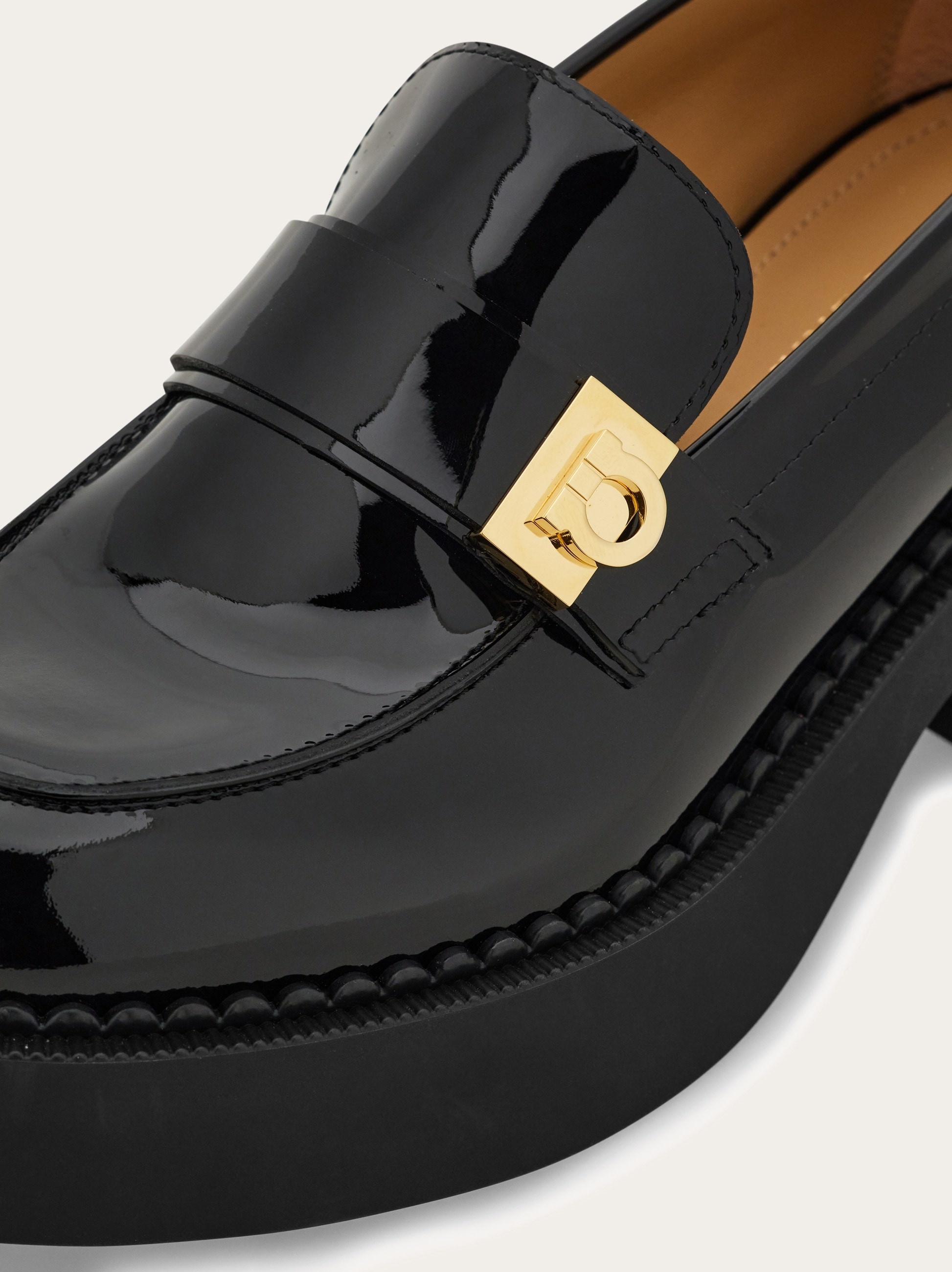 Hug buckle chunky loafer - 6