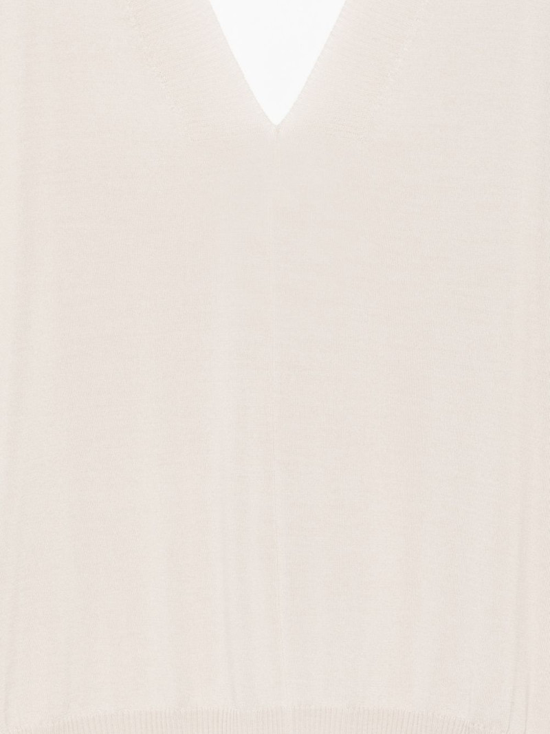 V-neck T-shirt 3