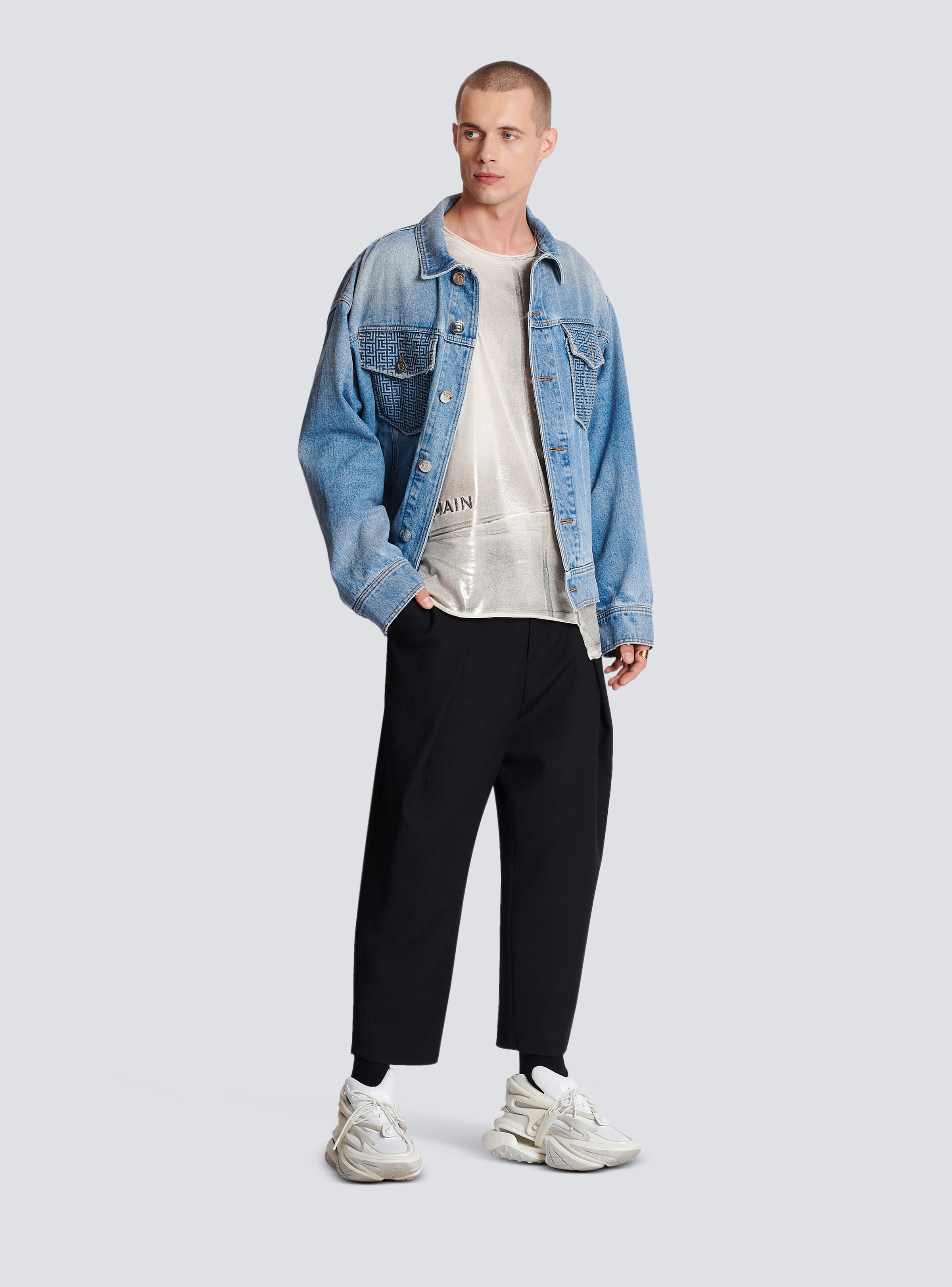 Asymmetrical eco-responsible cotton T-shirt with Balmain logo pleat print - 2