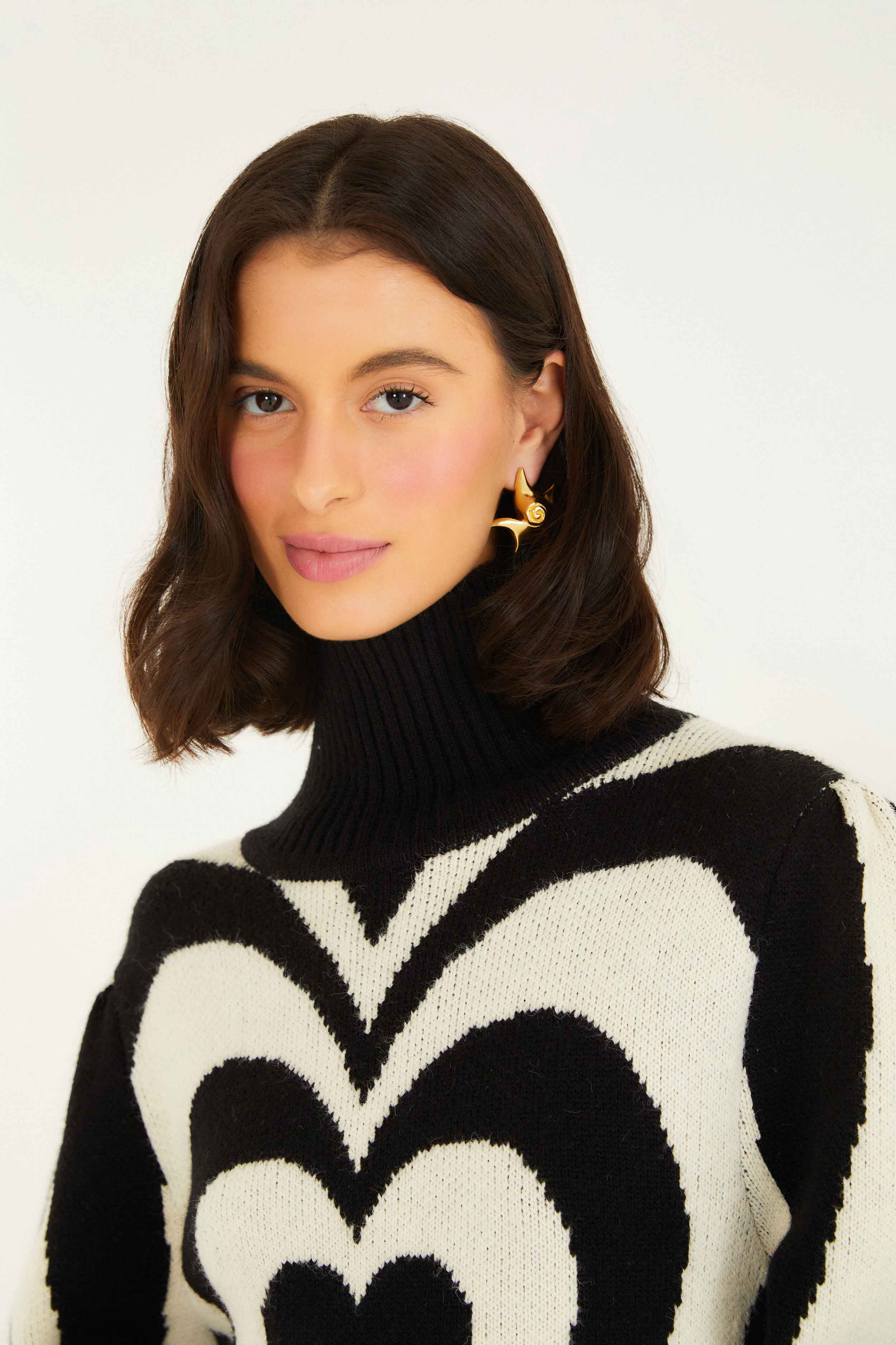 Black And White Heart Gradient Knit Sweater - 5