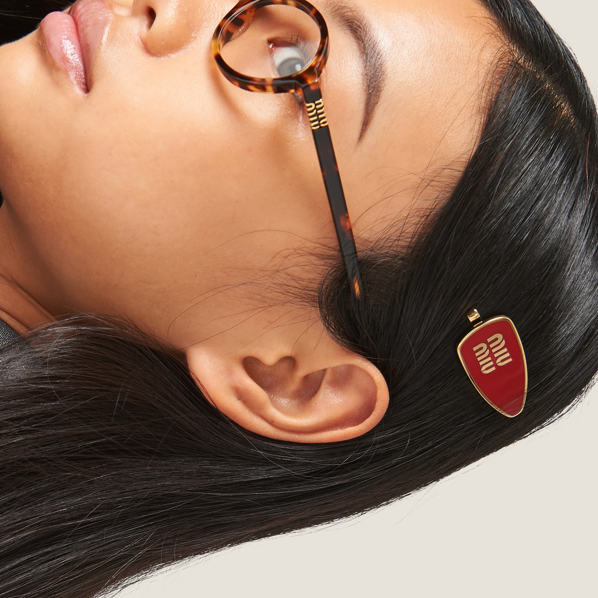 Miu Miu Enameled metal hair clip | REVERSIBLE