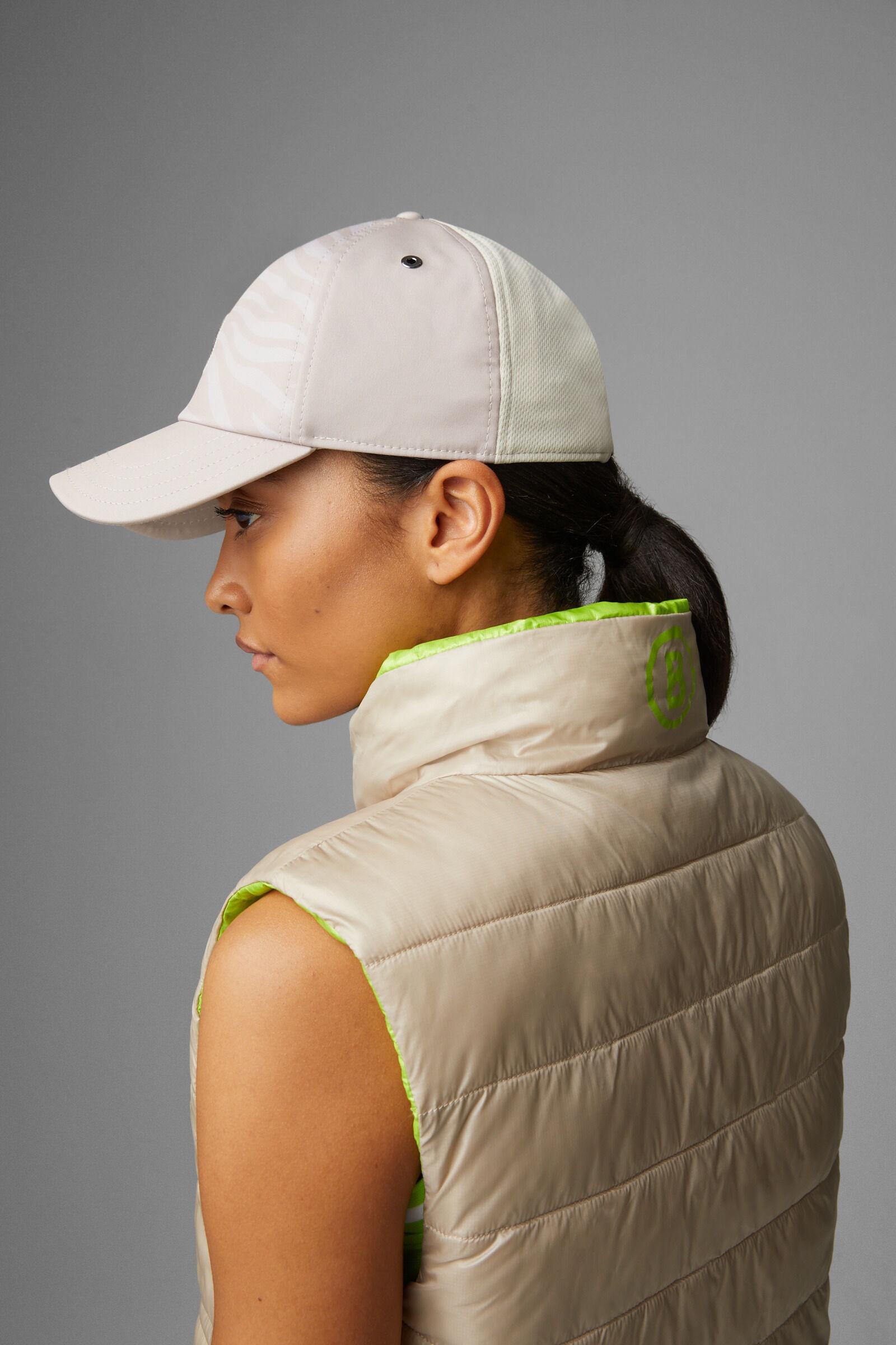Aliah Reversible quilted waistcoat in Beige/Light green - 7