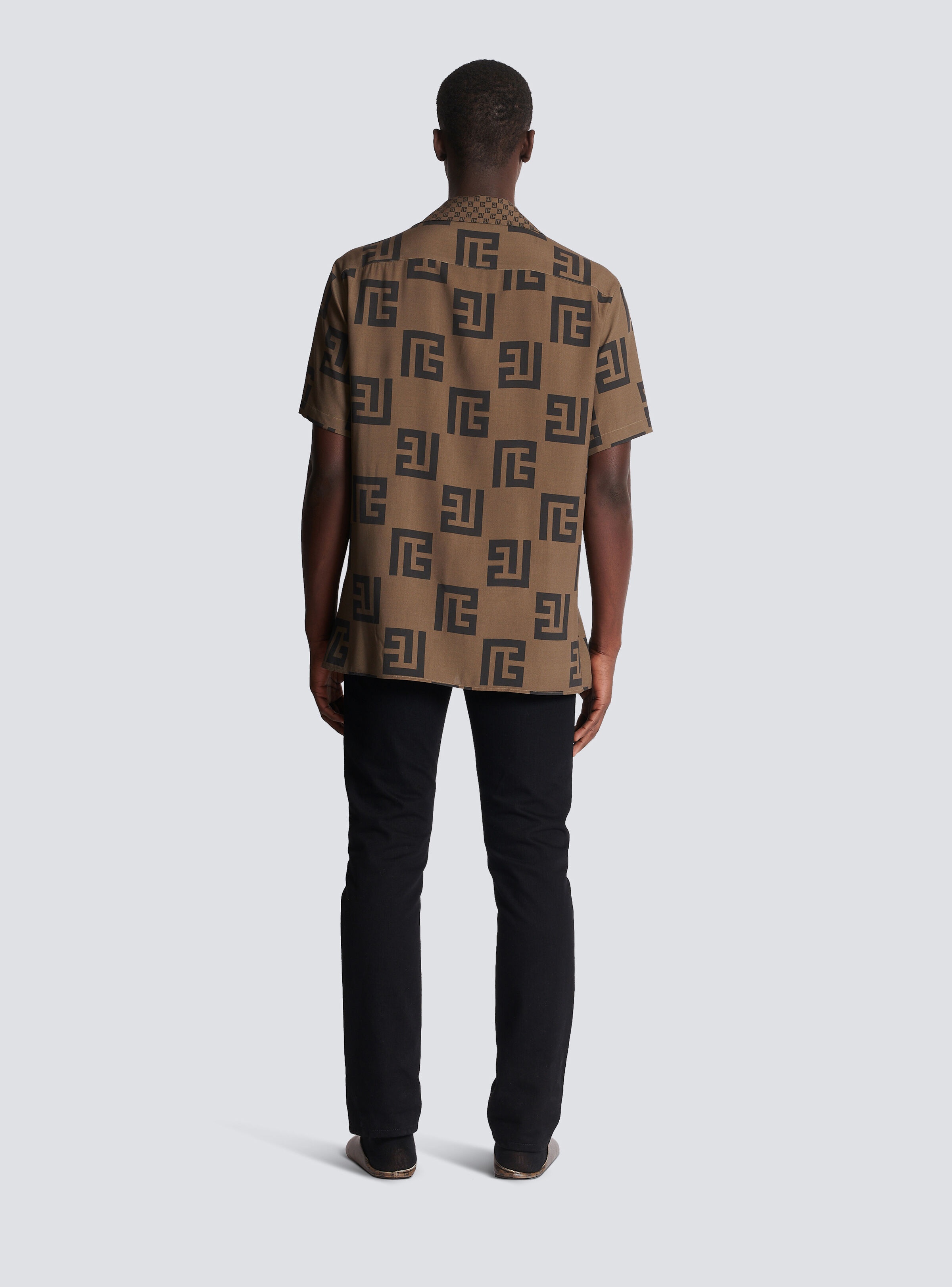 Short-sleeved shirt with monogram scarf print - 4