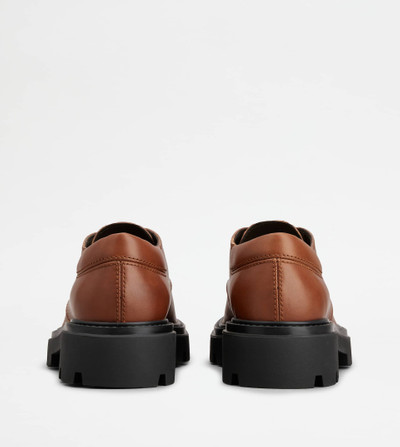 Tod's LUGGED LACE-UPS IN LEATHER - BROWN outlook
