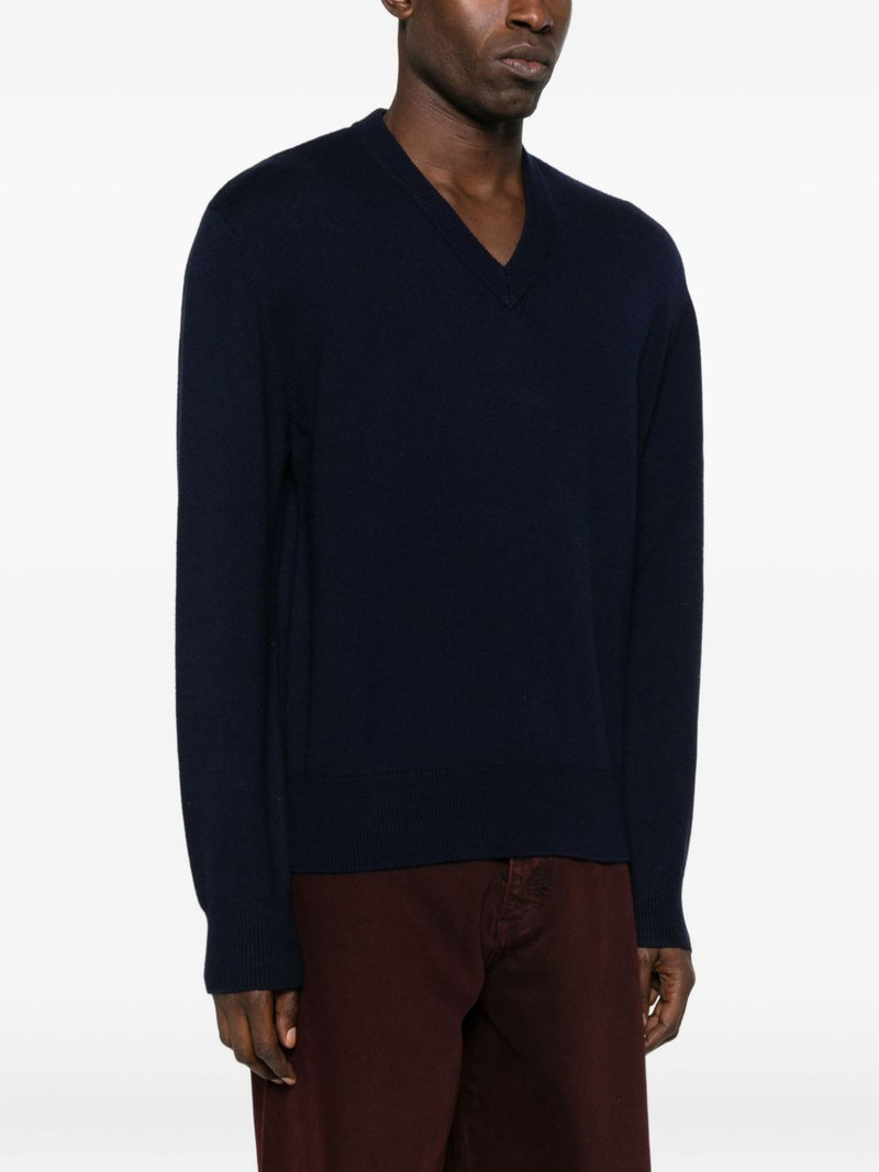 V-neck sweater 3
