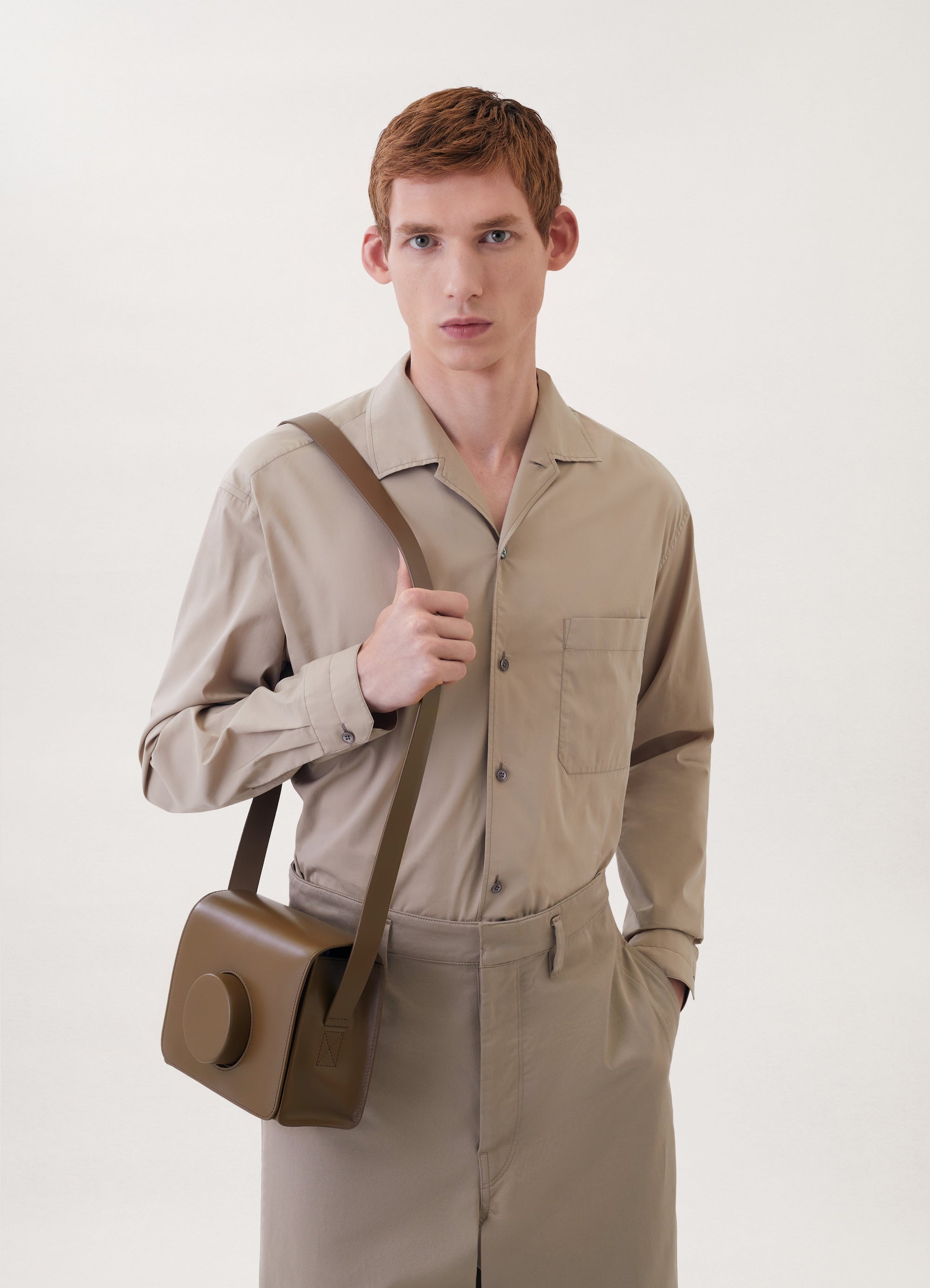 CAMERA BAG
VEGETABLE-TANNED LEATHER - 2