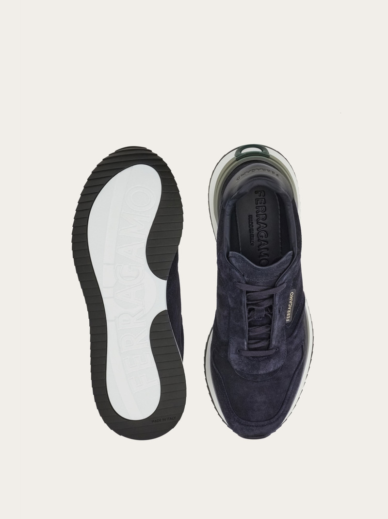 Low cut sneaker 6