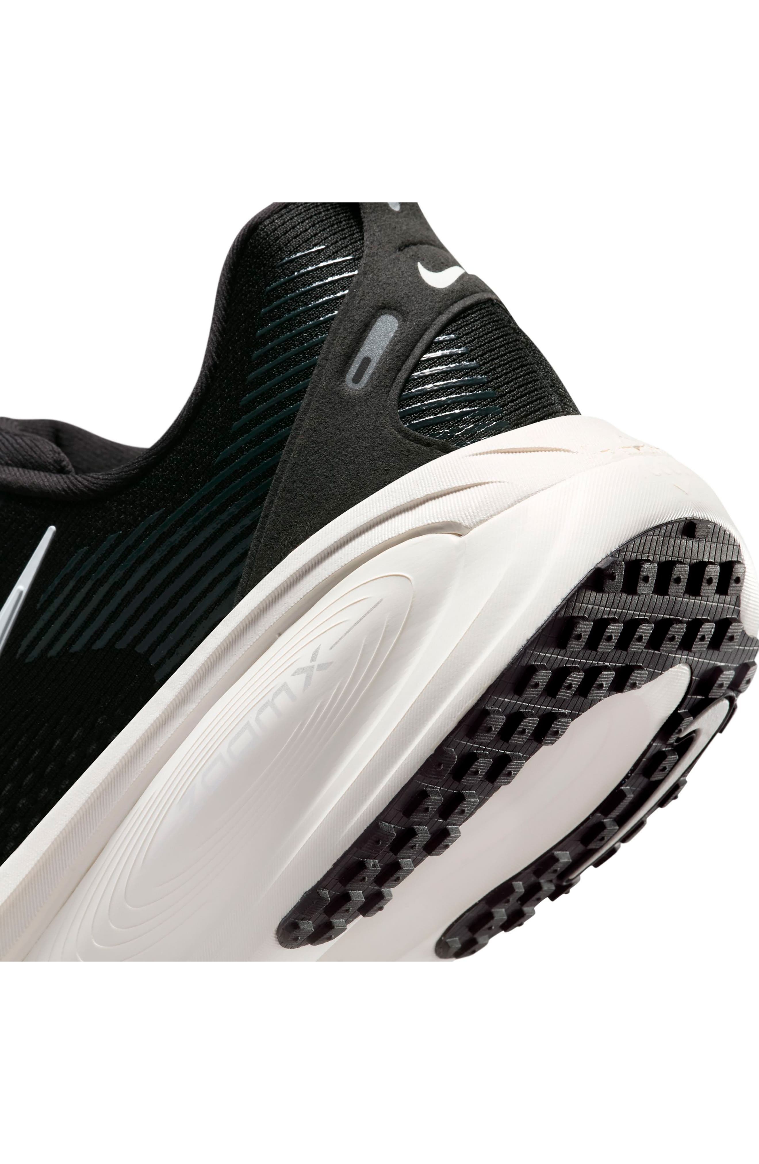 Nike Vomero 18 Running Shoe in 007 Black/smtwht at Nordstrom - 7