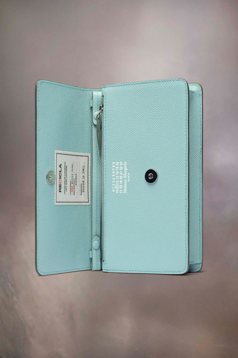 Maison Margiela Recicla chain wallet outlook