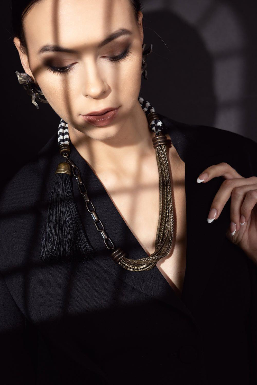 Vita Short Tassle Necklace - 3