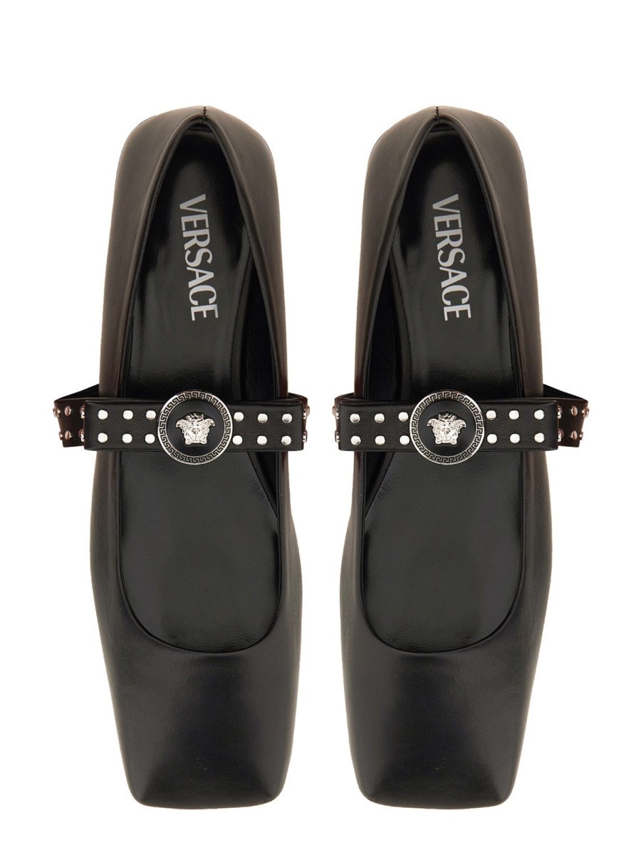 【関税&送料込】Versace Ballerina Gianni Ribbon With Studs VERSACE BALLERINA GIANNI RIBBON WITH STUDS | eleonorabonucci