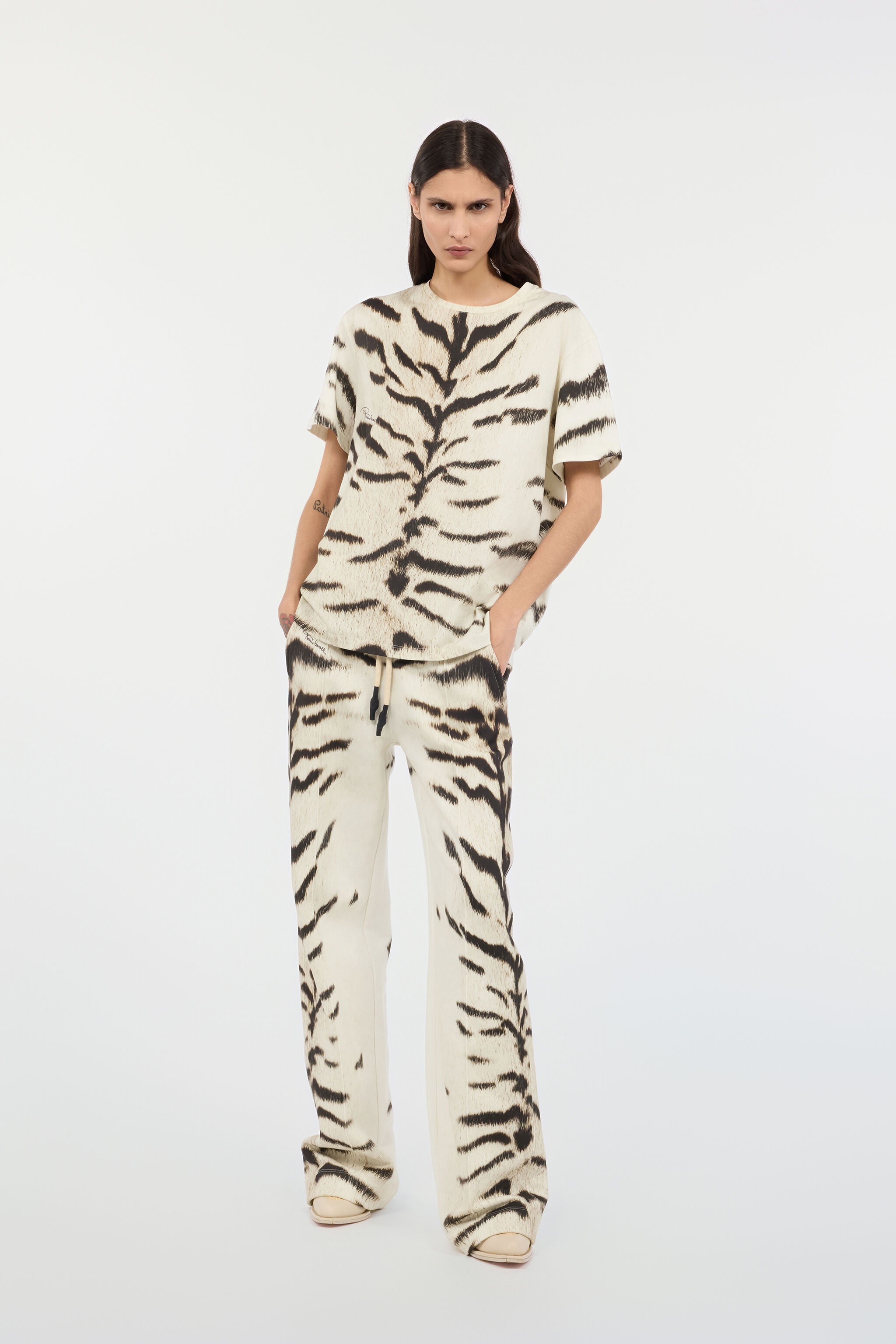 Woman Oversized T-Shirt With White Tigresse OGAT X Roberto Cavalli Print - 6