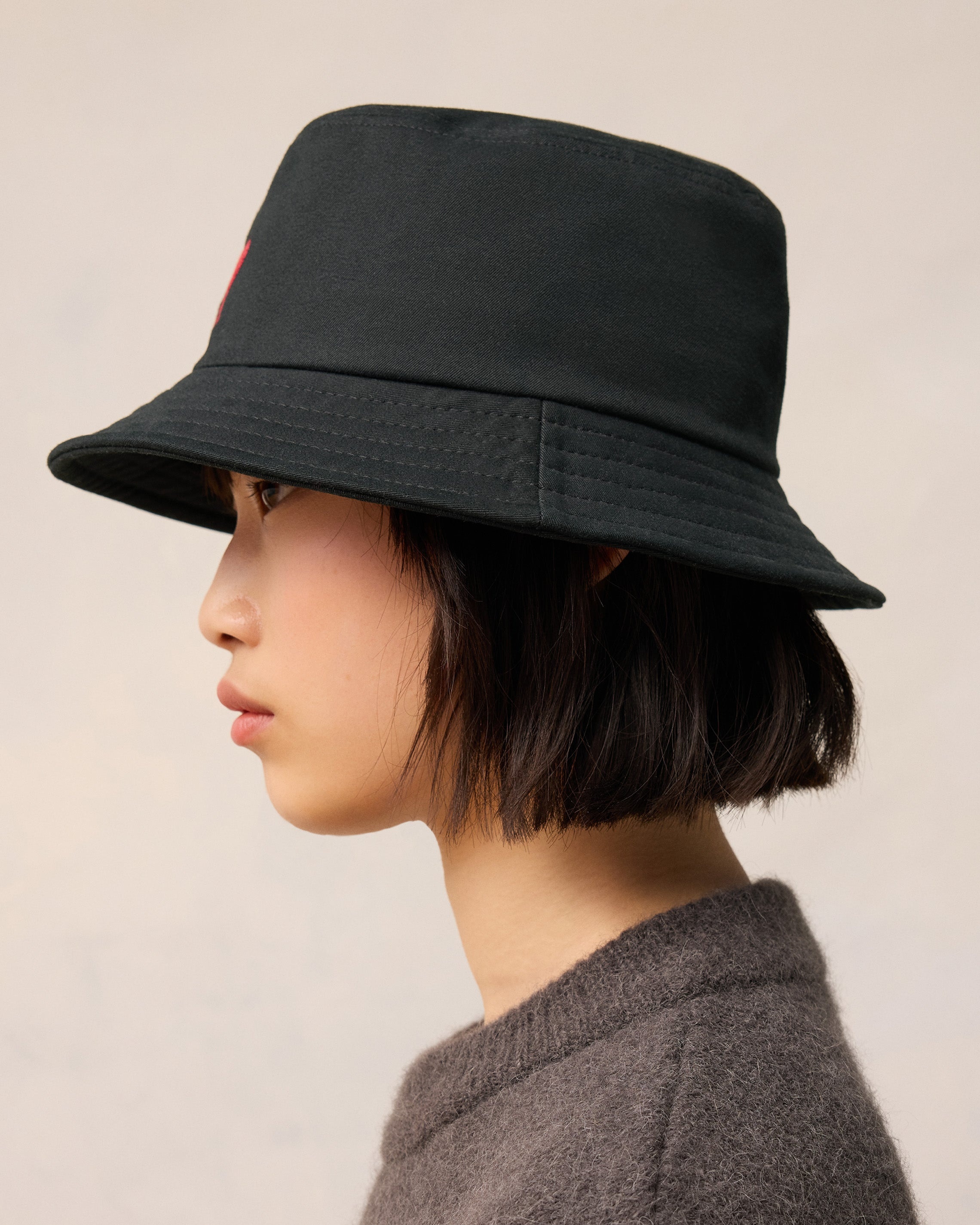 AMI Paris RED AMI DE COEUR EMBROIDERY BUCKET HAT | REVERSIBLE